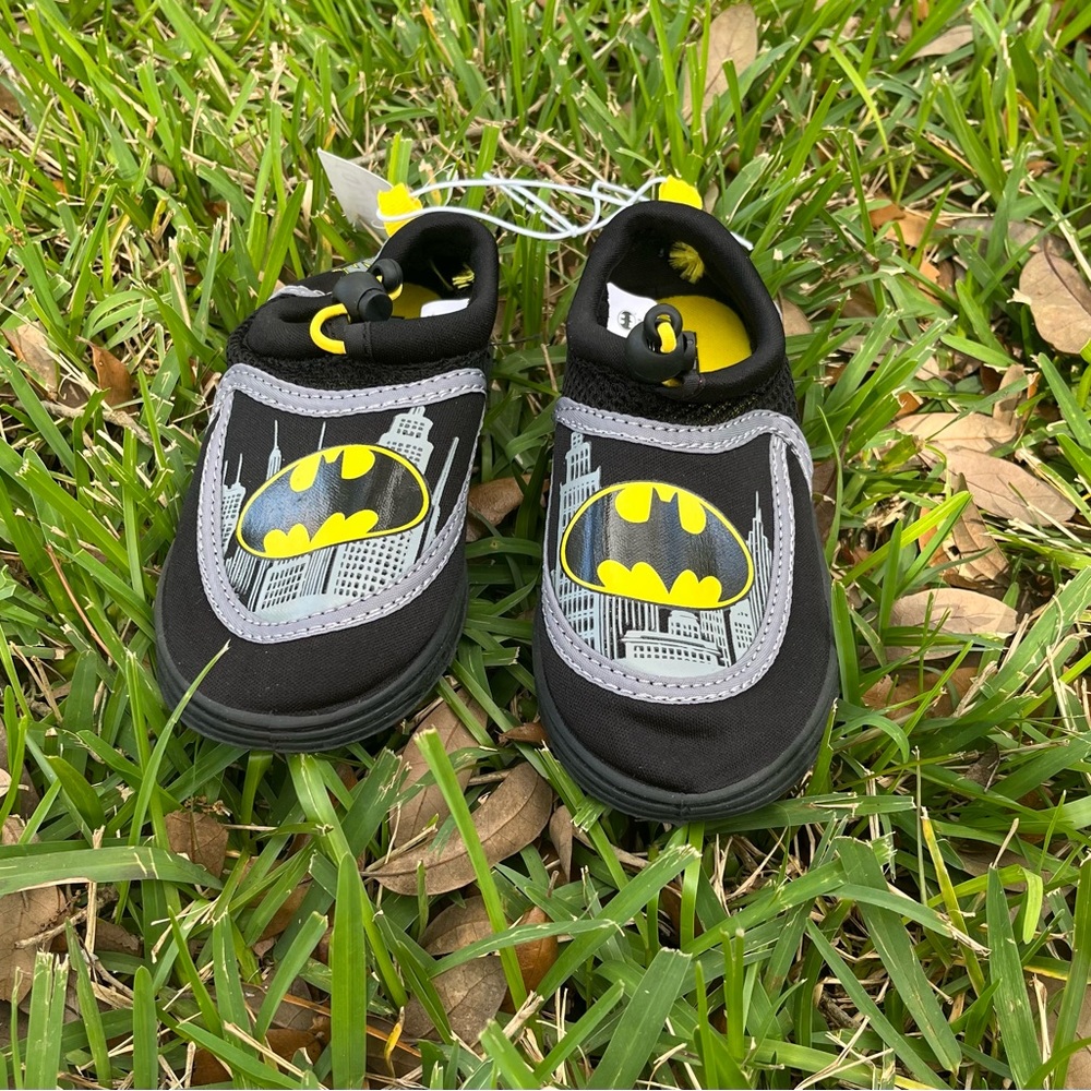 Batman Water-shoes. Size 9/10 NWT - Picture 2 of 2